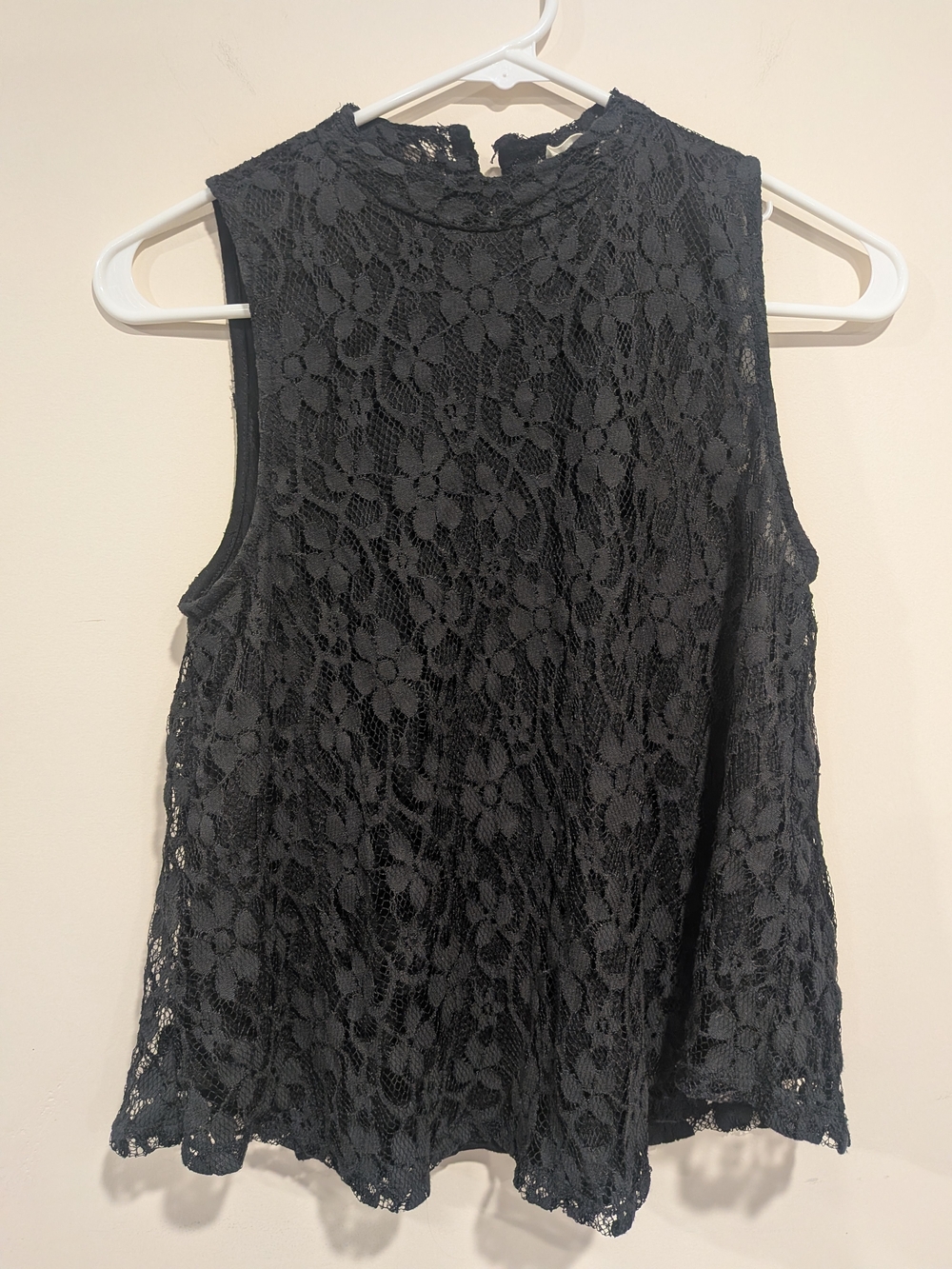 Love Tree Black Lace Sleeveless Top